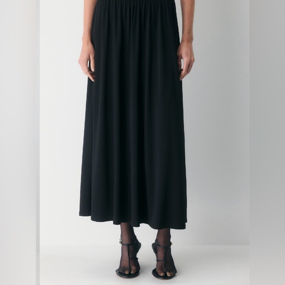 Elegant Aritzia Babaton Lawson Skirt - Picture 1 of 7